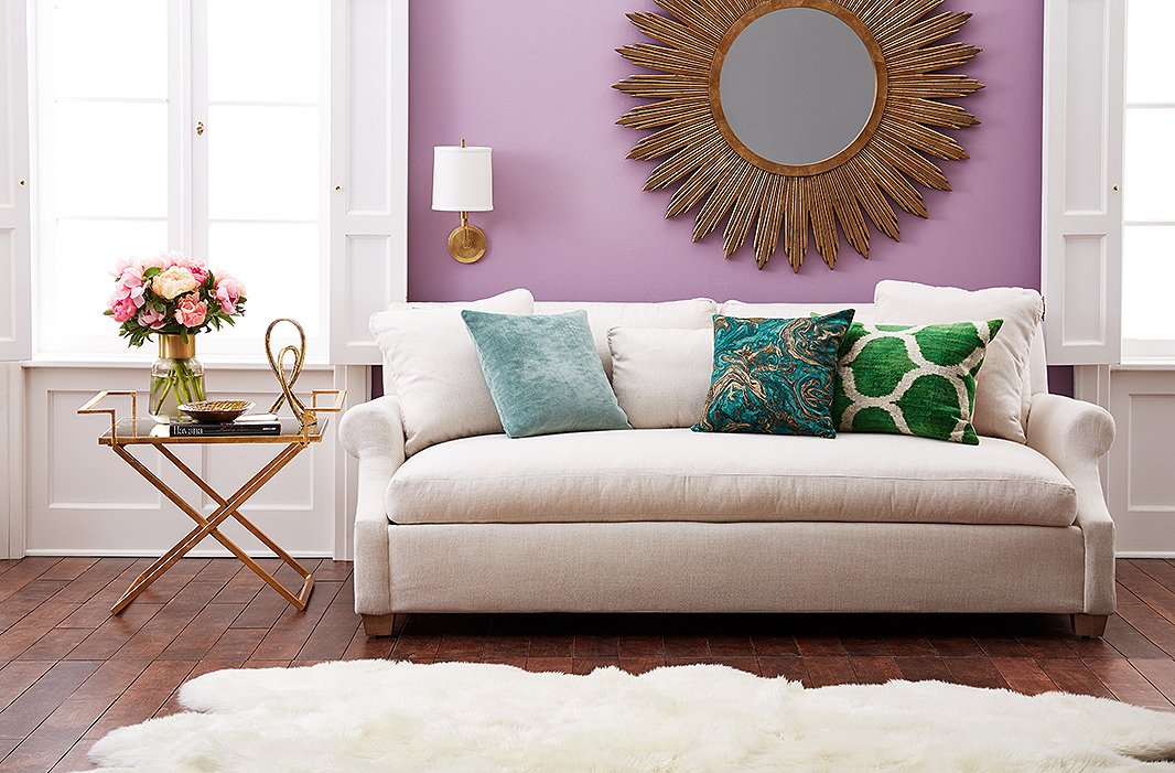 Cách tạo điểm nhấn cho phòng khách với những chiếc ghế sofa màu trắng